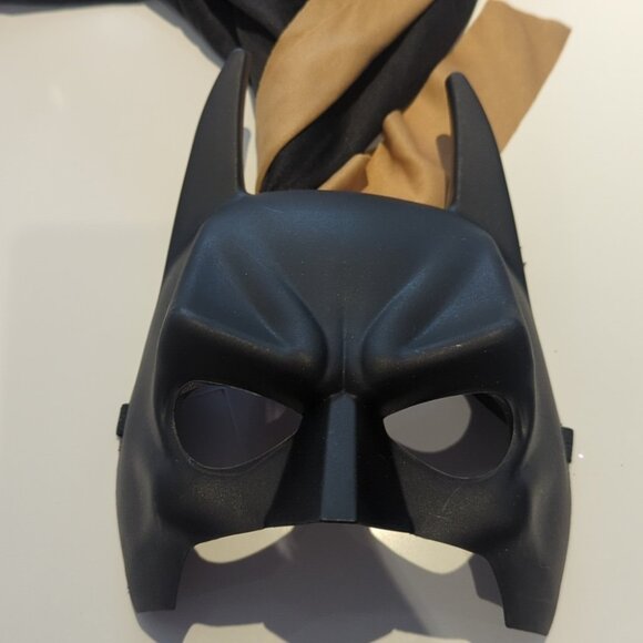 Batman Dark Night Costume with Cape, Mask, Belt - Size L 10-12 NWT - Picture 5 of 6